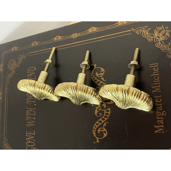 Set of 3 Leaf/Shell Cabinet Drawer Pulls Knob Handles Vtg Gold Color Heavy Duty - Picture 3 of 3